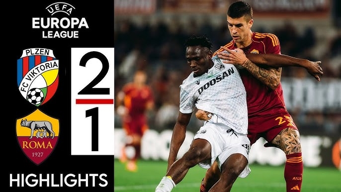 ROMA 1-2 VIKTORIA PLZEN &mdash; UNA NOTTE DA INCUBO ALL&rsquo;OLIMPICOIeri sera all&rsquo;Olimpico non &egrave; stato solo un match: &egrave; stato un terremoto emotivo per chi ama questa maglia.  Ho ancora dentro rabbia, delusione, quel groppo in gola che non se ne va. Ho visto una Roma che non riesce a mordere, che crolla all&rsquo;improvviso, che spreca. Una Roma che ieri ha perso non solo la partita, ma un pezzo di credibilit&agrave; europea.Il copione si ripeteEravamo carichi, convinti che finalmente qualcosa potesse girare per il verso giusto. Invece, bastano venti minuti &mdash; neanche trenta &mdash; e siamo gi&agrave; dietro 0-2. Primo gol di Adu, poi un missile di Souar&eacute; che si infila alle spalle di chiunque tenti di fermarlo. In tre minuti ci fanno male, e lo fanno con una precisione che quei piccoli gruppi cechi sognavano.La Roma ha il possesso palla, domina (secondo le statistiche, circa il 68% di possesso) tira venti volte con otto conclusioni in porta &hellip; ma &egrave; come tirare petardi contro un bunker. Nulla passa. Nulla esplode.La reazione, timida e insufficienteNel secondo tempo, finalmente, il rigore (assegnato dopo controllo VAR su fallo di mano su testa di Pisilli) diventa la luce: Dybala lo trasforma con il sangue gelato. Il cuore si riaccende, si spera. Ma la speranza &egrave; una candela contro il vento. Le occasioni arrivano &mdash; e quante &mdash; ma nessuno le concretizza. Una traversa, deviazioni di poco, pali dell&rsquo;immaginazione. Non basta.Inizia il massacro emotivo: cambiano Zi&oacute;łkowski per El Shaarawy, cercano di scuotere la squadra &ndash; ma la massa di errori &egrave; gi&agrave; troppo ingombrante per recuperare. Alla fine, fatichiamo a spingere come dovremmo. E cos&igrave; il 1-2 rimane fino al fischio finale. &Egrave; finita, per l&rsquo;ennesima volta.I colpevoli (non facili) e le responsabilit&agrave;Non &egrave; solo colpa dei giocatori &mdash; ma guai a nascondersi dietro scuse dopo prestazioni simili:Difesa e centrocampo troppo leggeri nelle transizioni. I cechi, con meno talento apparente, hanno sfruttato ogni spazio.Attaccanti e rifinitori fanno la fila: vogliamo vedere pugni, vogliamo vedere lupi, non passacarte.La dirigenza: investimenti, promesse, sogni. A volte sembra che la rosa non sia adeguata per competere davvero in Europa.L&rsquo;allenatore: ha idee, speriamo abbia anche il coraggio nei momenti decisivi. Ma se continui a subire cos&igrave;, &egrave; legittimo chiedersi: dove sono le contromosse?Gasperini, dopo la gara, ha ammesso che il problema &egrave; &ldquo;mancanza di qualit&agrave; offensiva pi&ugrave; che di impegno&rdquo; Ma non basta dirlo: bisogna dimostrarlo in campo.Questa curva non dimenticaNoi, supporter, non stiamo mai in silenzio. Sentiamo il vento della delusione, ma anche la foga di reagire. Il tifoso aspetta amore, sangue, fame &mdash; non giustificazioni. Vogliamo vedere una Roma che non molla, che non ha paura di spaccare l&rsquo;aria. Vogliamo storie di riscatto, non di rimpianto.Questa sconfitta pesa come un macigno sulle spalle. In Europa non si pu&ograve; sbagliare ogni partita o quasi. Ogni errore ti squalifica moralmente prima che sportivamente.E adesso?Il girone non &egrave; morto, certo. Ma &egrave; appeso a un filo. Serve una scossa, una reazione che metta paura agli avversari. Serve che i giocatori sentano la fiducia e anche la pressione di chi li ama da sempre ma che pretende rispetto.Domenica c&rsquo;&egrave; Sassuolo in campionato: occasione per rattoppare nervi, smalto, convinzione. Ma con i risultati finora, ogni partita &egrave; una finale anche prima di entrare in campo. E noi stasera dormiremo con il cuore a pezzi.Forza Roma, sempre.