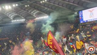 lazio - Roma 1-1: la carica della solita immensa Curva Sud e di tutti i tifosi della Roma
